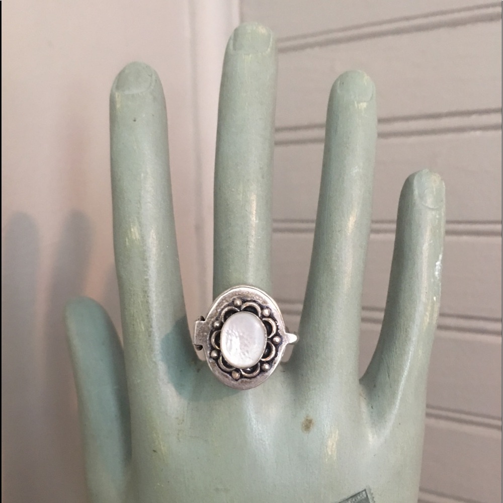 925 Mother of Pearl Poison/Pill Box Stash Locket Ring size 7.5